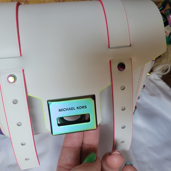 NWT Michael Kors White Crossbody Messenger Bag with leather solutions - Picture 6 of 14